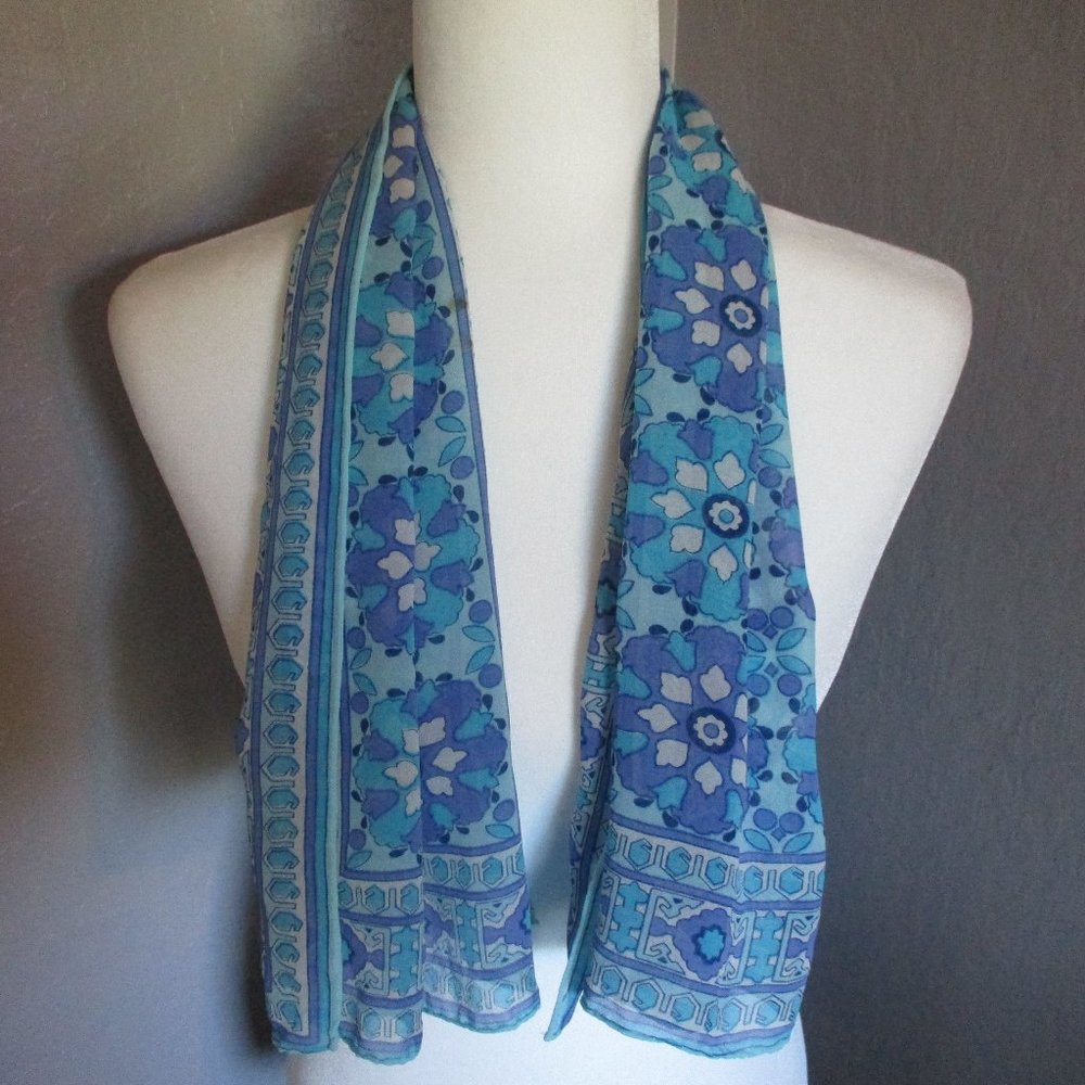 **2/12$** Blue floral pattern oblong scarf